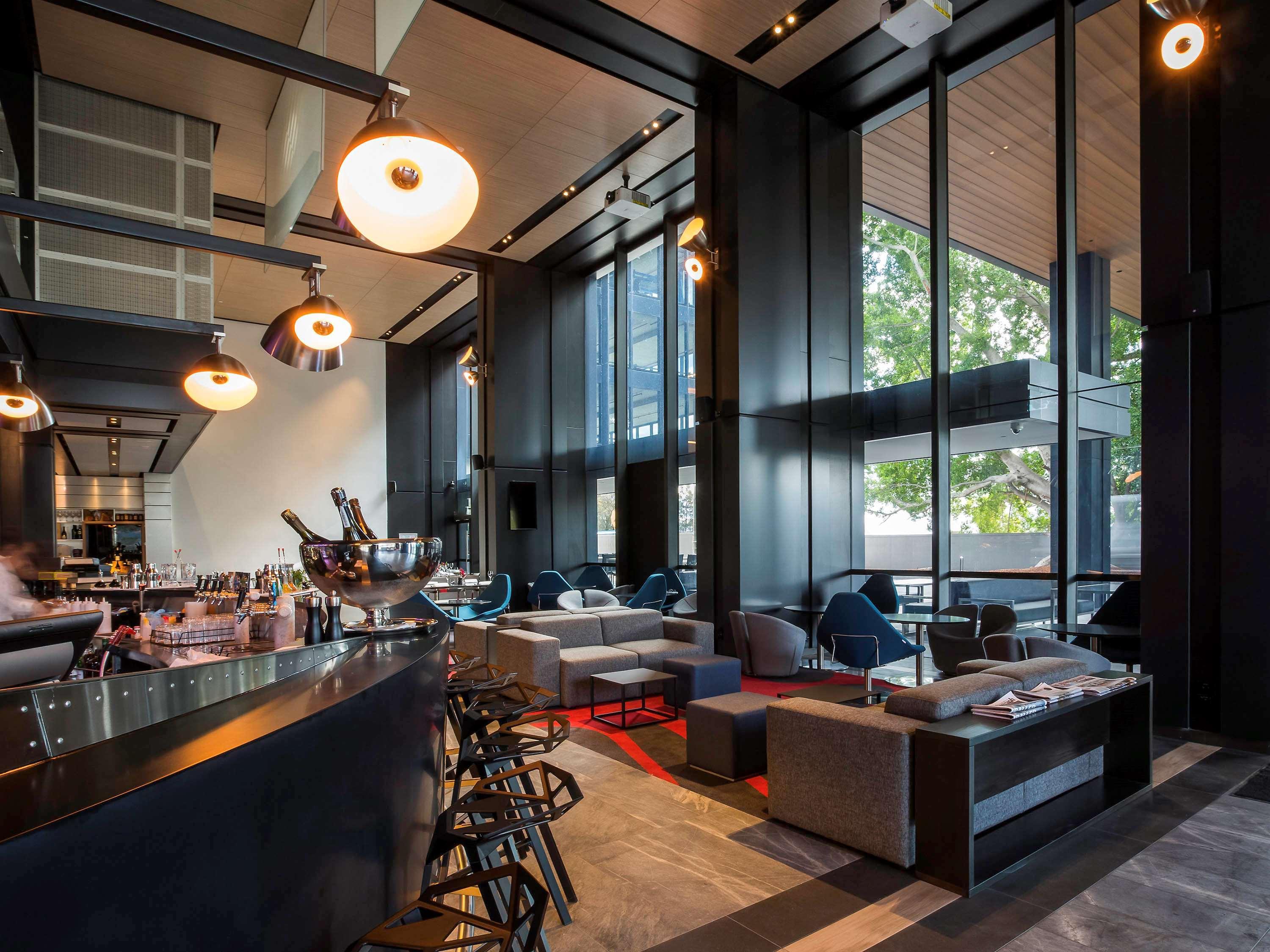 Pullman Sydney Airport Hotell Eksteriør bilde The lounge at the hotel