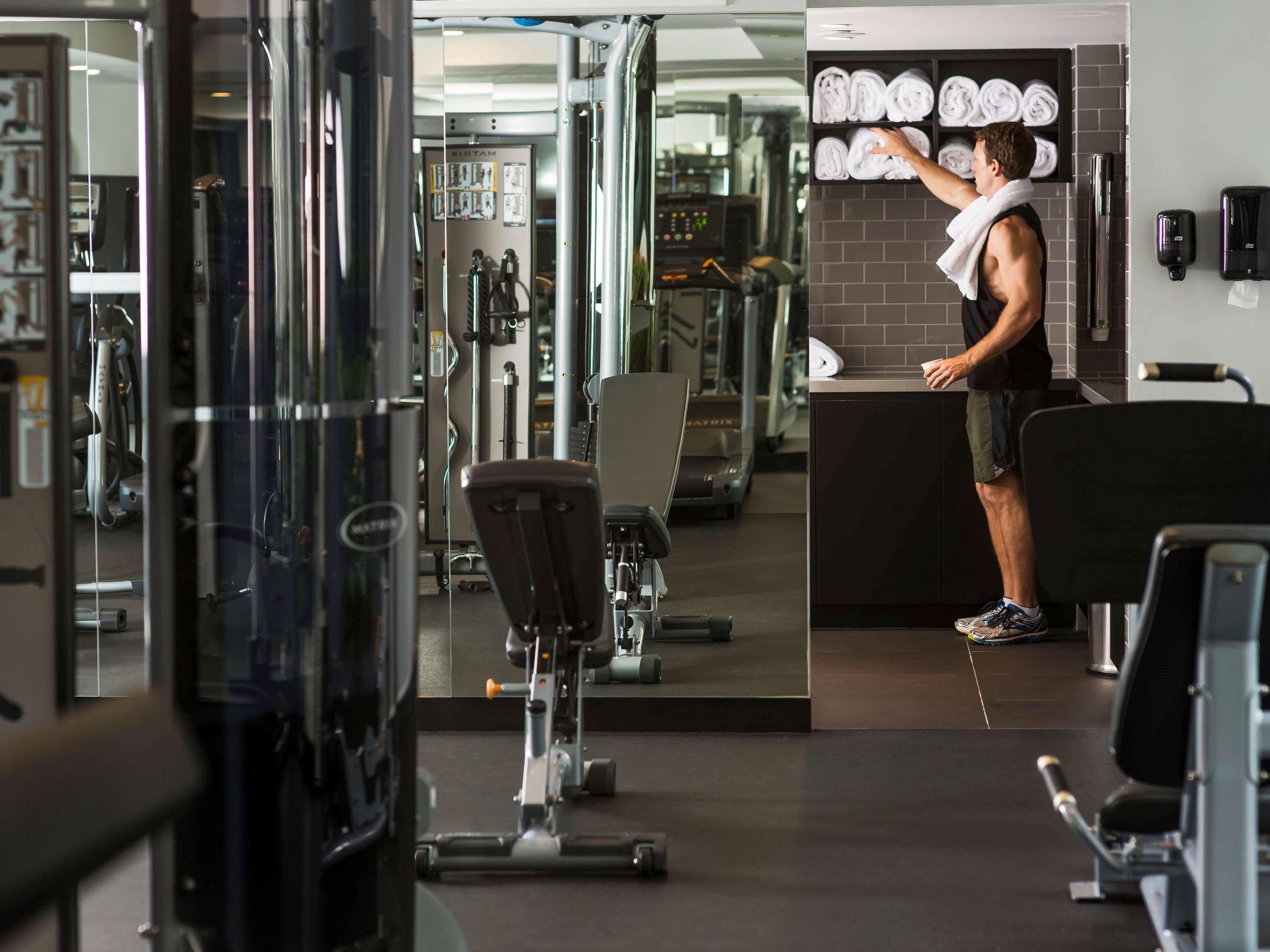Pullman Sydney Airport Hotell Eksteriør bilde The gym at the hotel