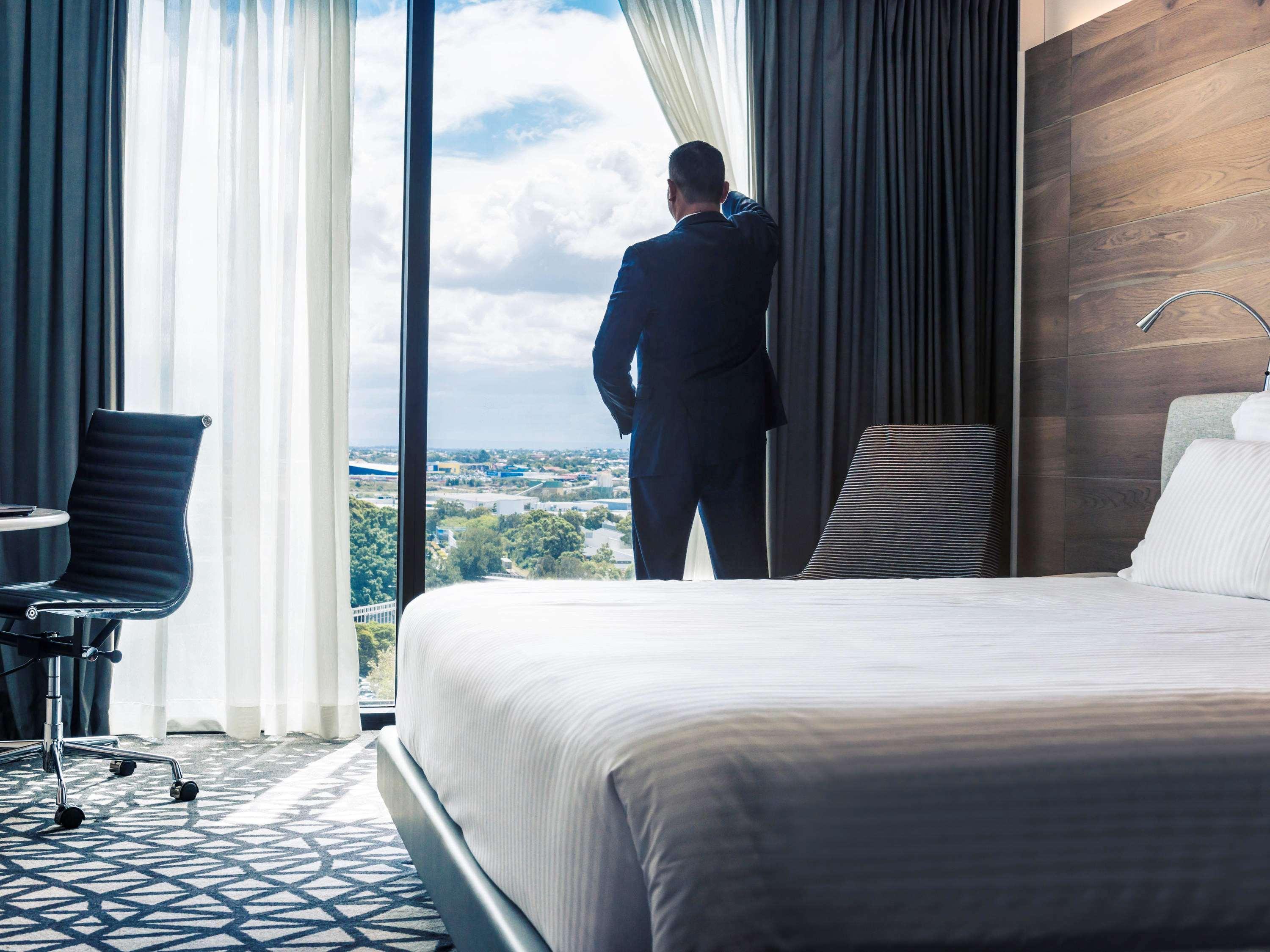 Pullman Sydney Airport Hotell Eksteriør bilde A guest room at the hotel