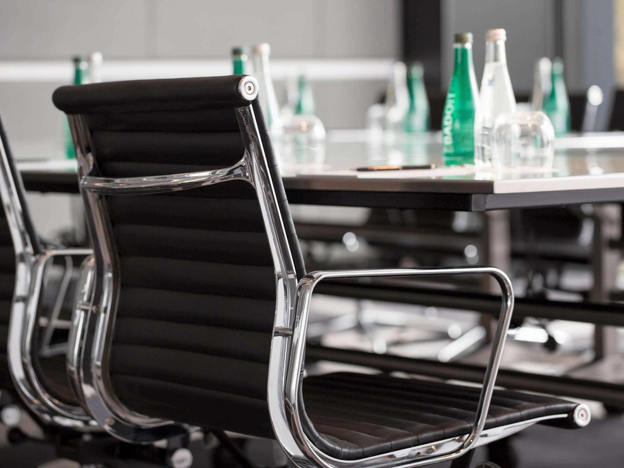Pullman Sydney Airport Hotell Eksteriør bilde S 64 chair
