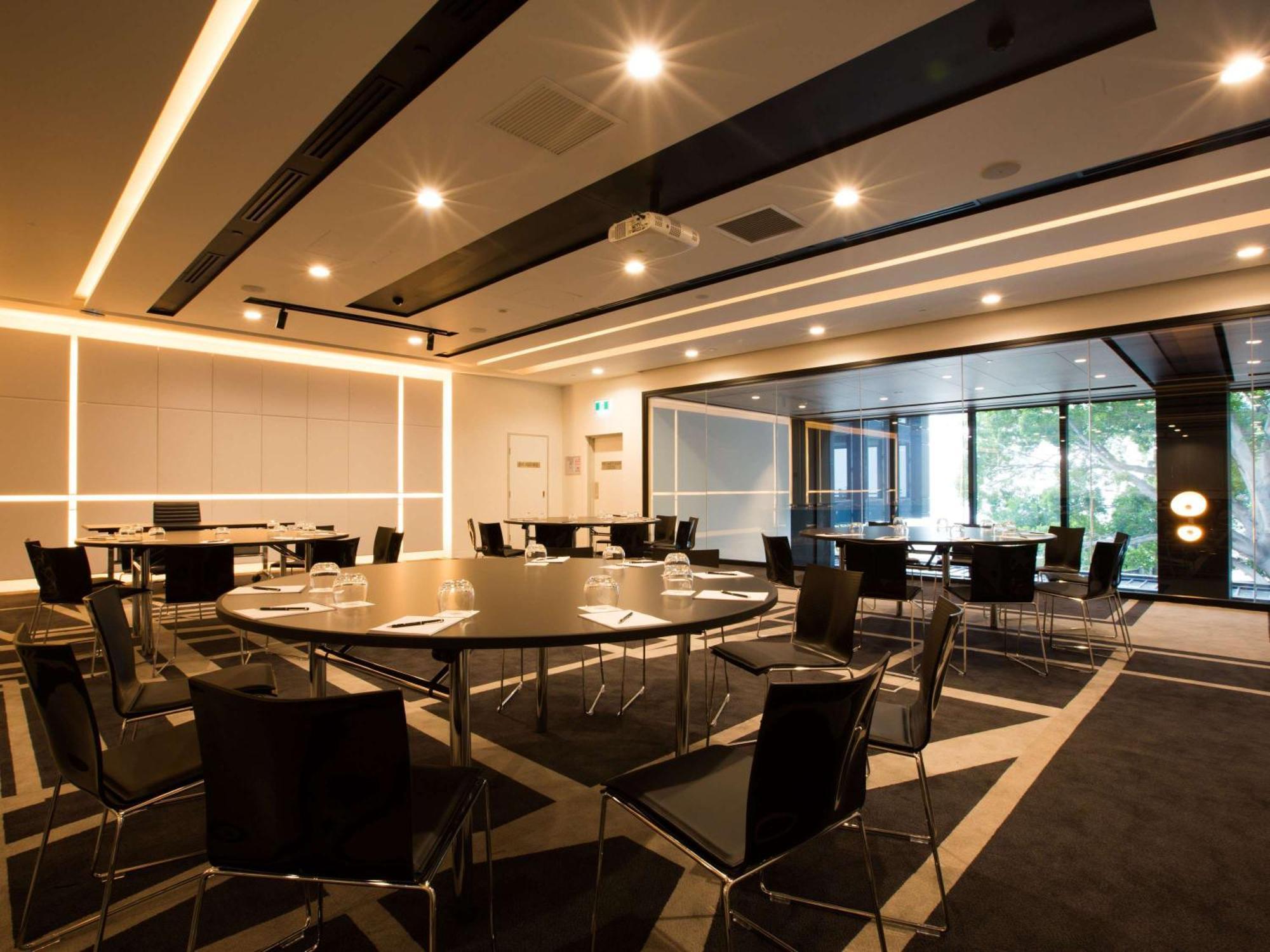 Pullman Sydney Airport Hotell Eksteriør bilde The University of Melbourne's Centre for Values, Ethics and Society