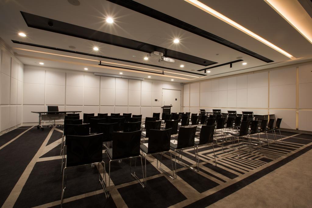 Pullman Sydney Airport Hotell Eksteriør bilde The meeting room