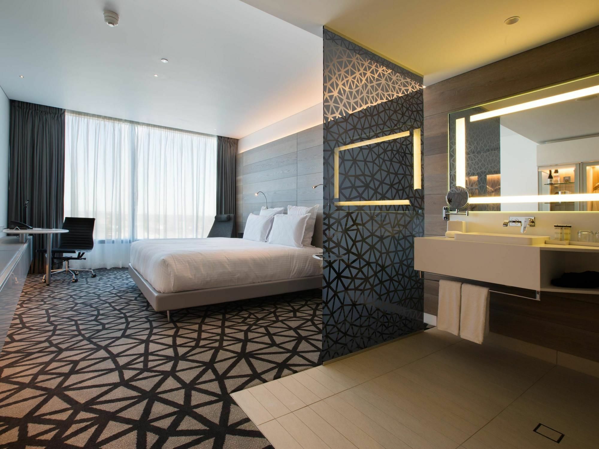 Pullman Sydney Airport Hotell Eksteriør bilde Deluxe Room